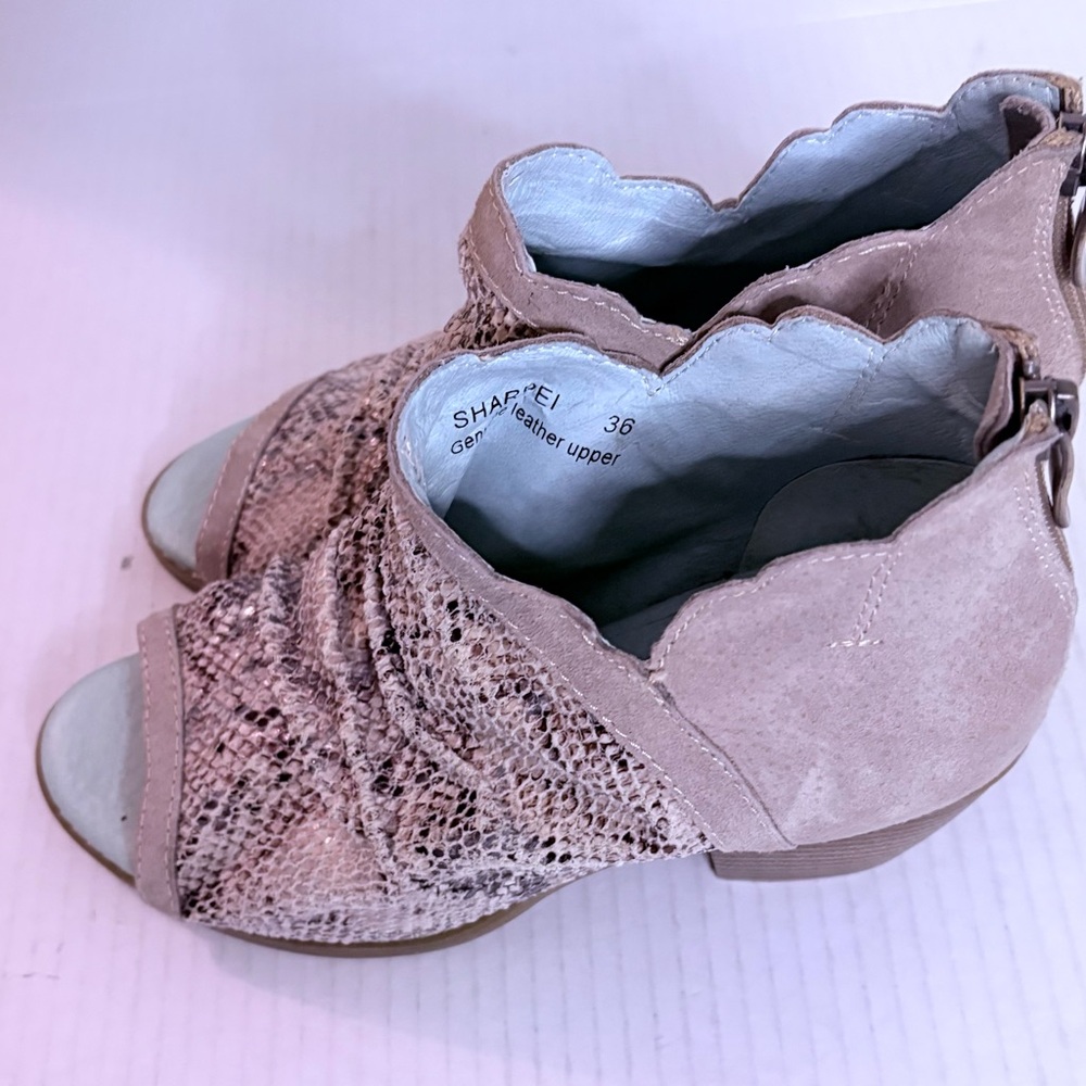 L' Artiste Spring Step Snake Print Low Suede Booties Women's 5.5 Peep Toe - Picture 7 of 12